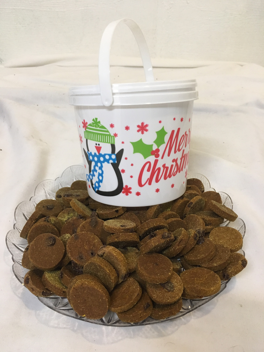 12 oz Treats in Holiday Bucket