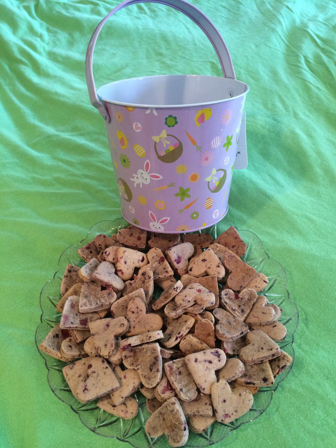 1 lb Treats in Easter Bucket