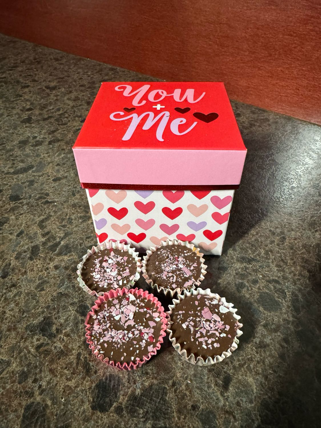 16 PB Cups In Valentine Box