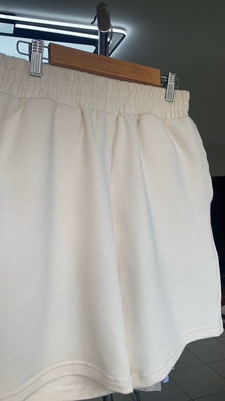 Cream Short