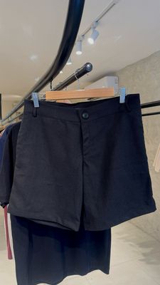 Black Lino Short