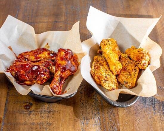 Traditional Wings (8 piece - 2 Flavours)
