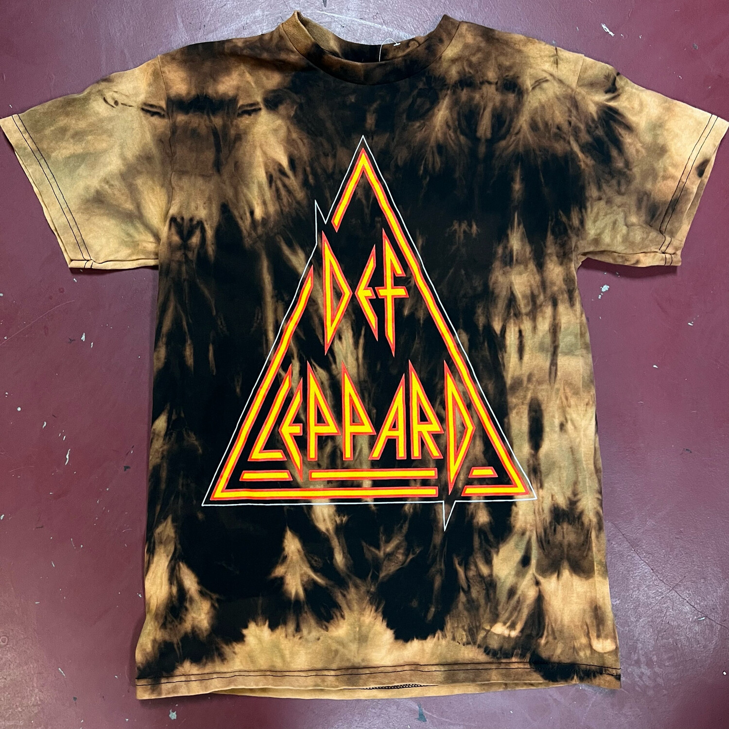 Def Leppard Reverse Tie Dyed T-shirt. Mens Medium. Free Shipping