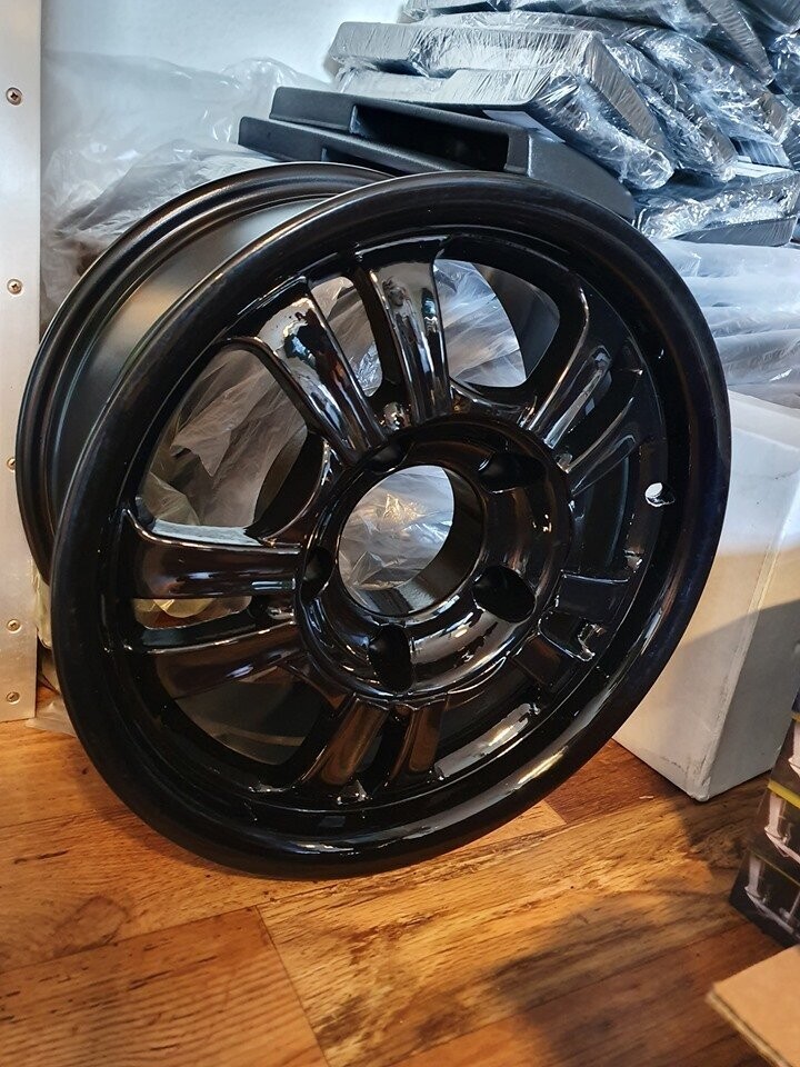 1x Lada 4x4 BRONTO Alufelge 7Jx15 ET15 in Schwarz Glänzend