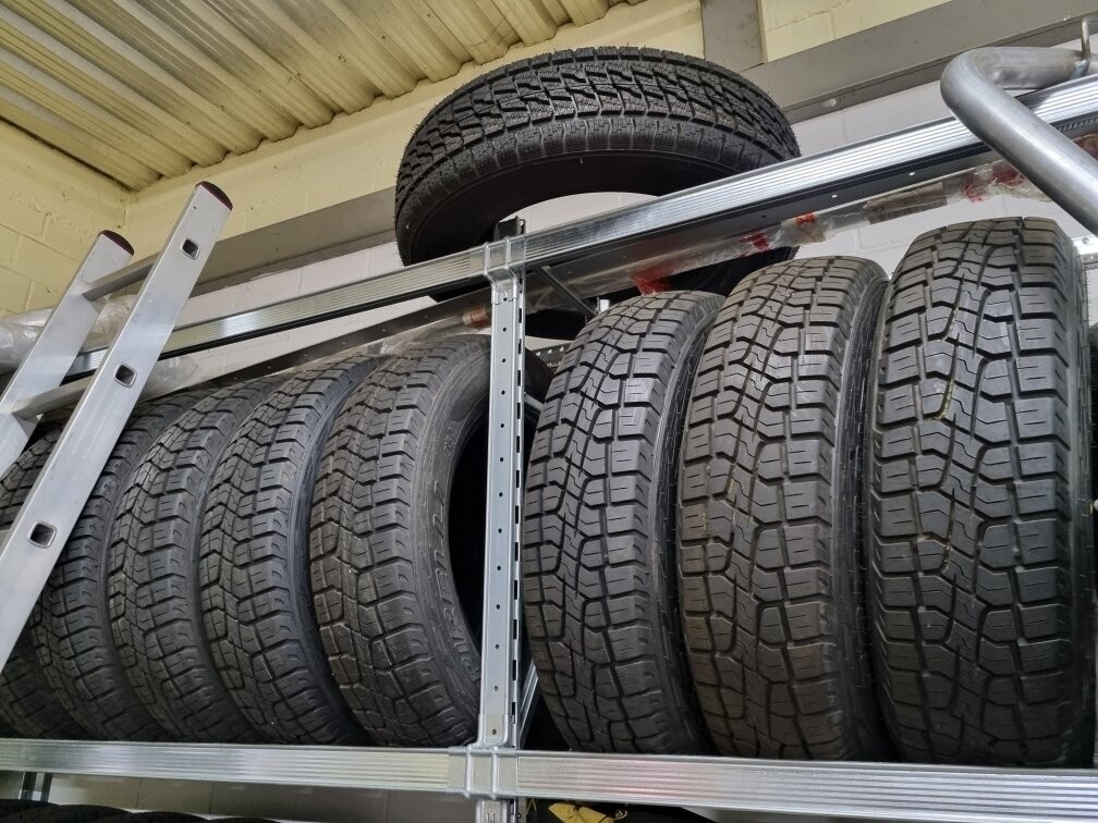 1x Original Reifen Pirelli Scorpion 185/75R16 für Lada Niva