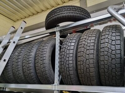 1x Original Reifen Pirelli Scorpion 185/75R16 für Lada Niva 1x Original Reifen Pirelli Scorpion 185/75R16 für Lada Niva