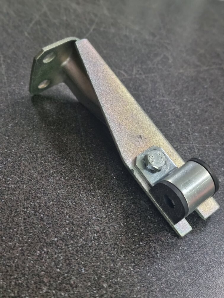 Halter Torsionsstab mit Buchse  , für Lada Niva 4x4 alle sorten  bis 2010