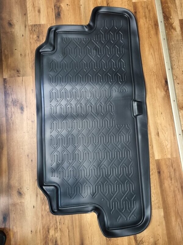 Kofferaumwanne mit höhere Kante aus PU für 3-türer Lada Niva 2121