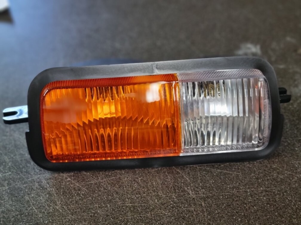 Blinker rechts , für alle Lada Niva 4x4 "M" ohne Tagfahrlicht