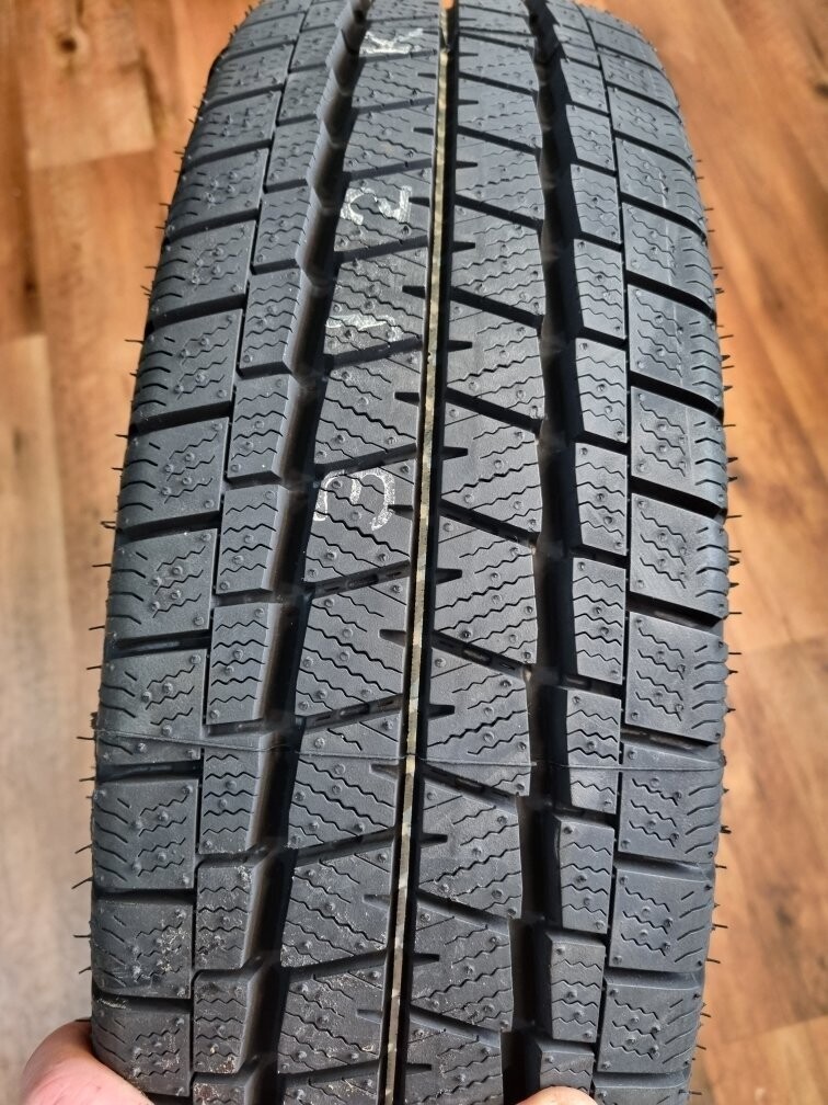 1 Winterreifen Falken 185/75R16C M+S
