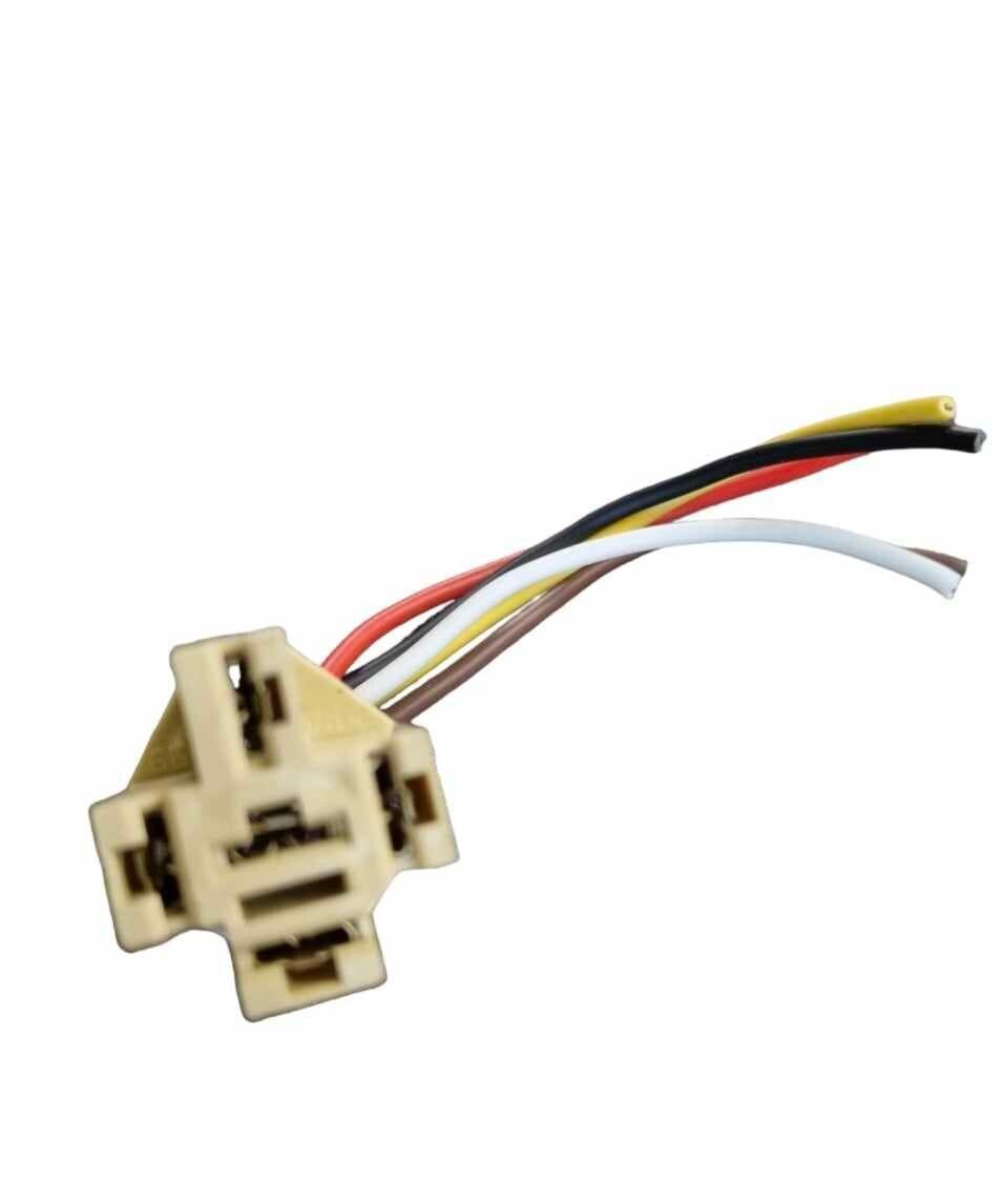 Stecker für Relais mit Kabel , passt  alle Lada 4x4 bis 2020