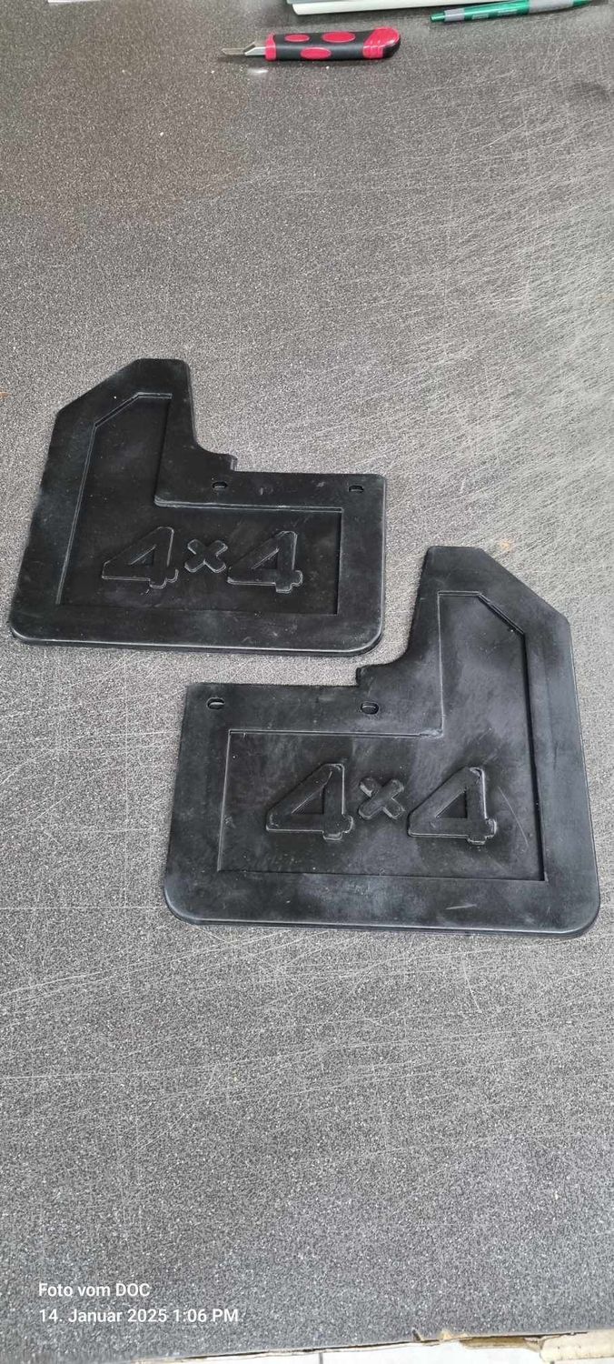 2x Schmutzfänger vorne , Lada 4x4
