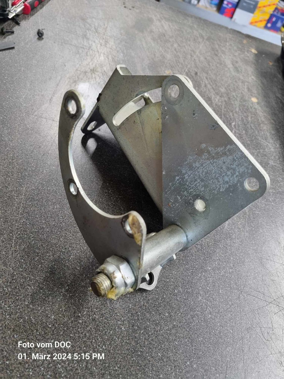 Servopummpe Halter , für Lada Niva 1700ccm