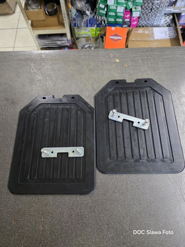 2x Schmutzfänger hinten mit Halter, Lada 4x4 2x Schmutzfänger hinten mit Halter, Lada 4x4