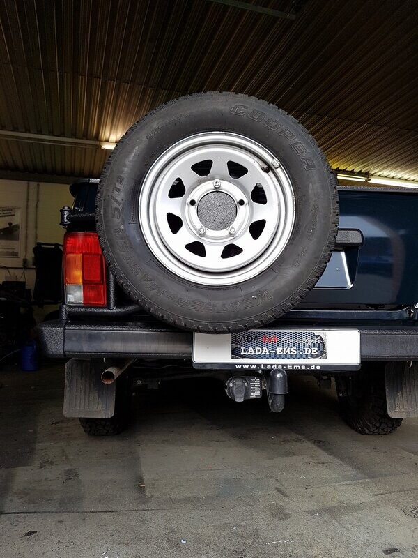 DOTZ STAHL-Felge 6x15 ET45 "PHARAO " - für LADA NIVA 4x4 in Silber .