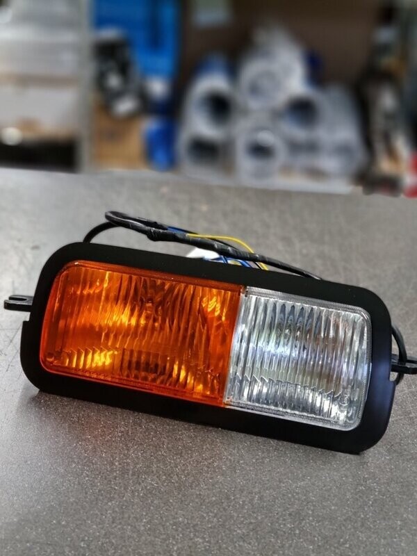 Blinker rechts , Original für alle Lada Niva 4x4 Blinker rechts , Original für alle Lada Niva 4x4 "M" mit Tagfahrlicht