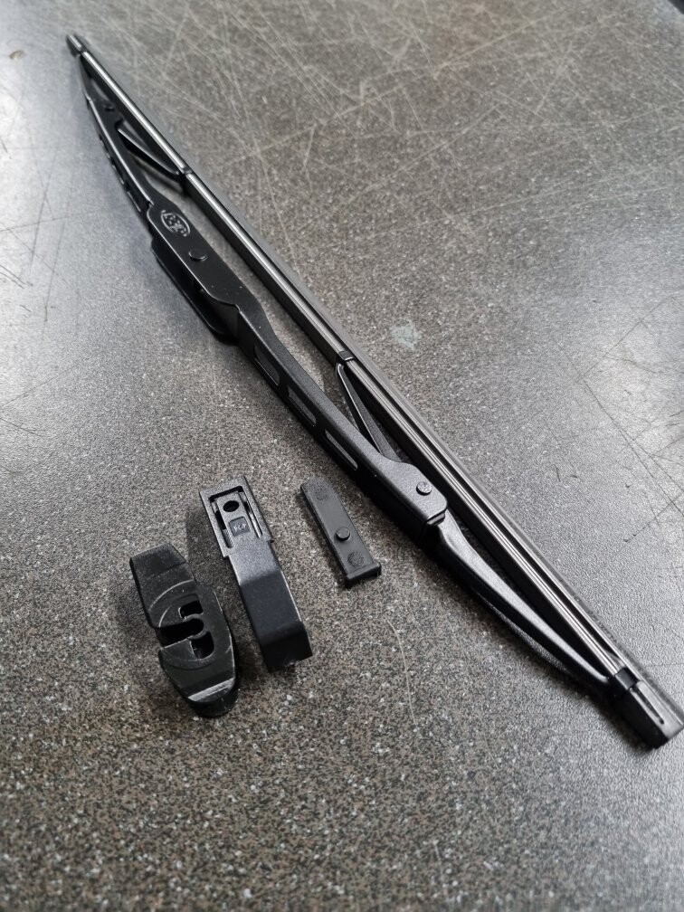 1x Scheibenwischerblatt 330mm universal für alle NIva hinten 1x Scheibenwischerblatt 330mm universal für alle NIva hinten
