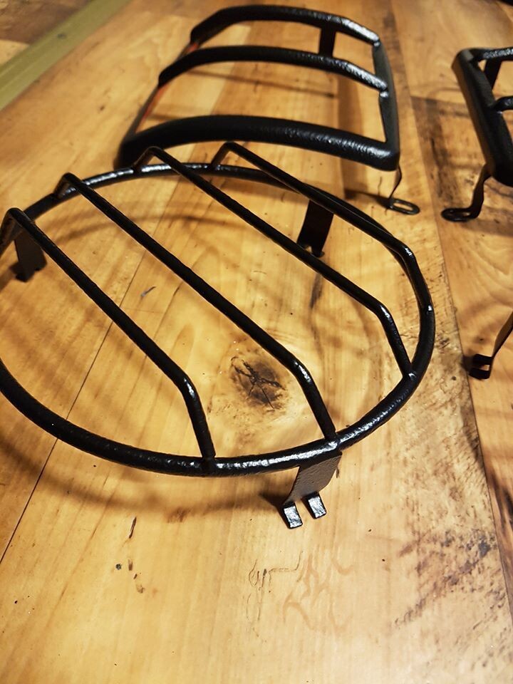 Gitter  für Scheinwerfer,  für LADA 4x4 / NIVA / TAIGA / PICKUP/ URBAN /2131/ Legend, paar