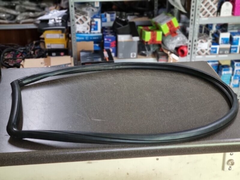 1x Seitenscheibe Gummidichtung  seitlich hinten,  ohne Edelstahlrahme für alle Lada Niva