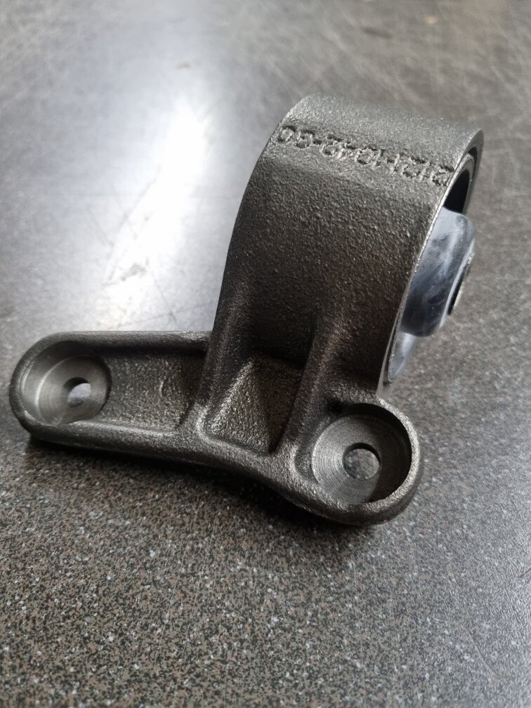 Lagerbock / Gummilager für Schaltgetriebe hinten , 1700cccm Lada Niva, alle sorten