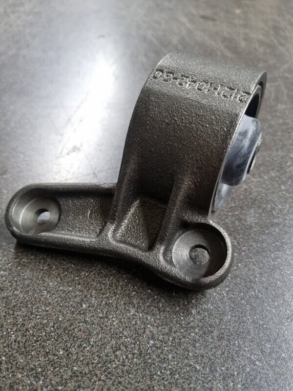 Lagerbock / Gummilager für Schaltgetriebe hinten , 1700cccm Lada Niva, alle sorten Lagerbock / Gummilager für Schaltgetriebe hinten , 1700cccm Lada Niva, alle sorten