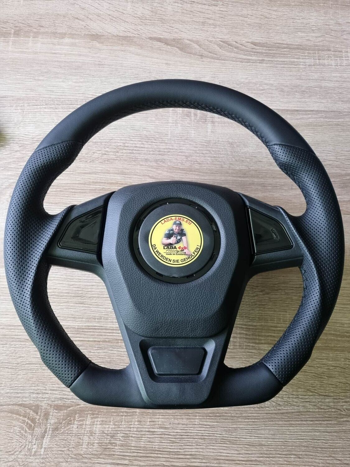 Leder Lenkrad für Lada 2121 / 2131/ 4x4 Niva /Taiga /Legend/ Pickup /Bronto alle sorten Leder Lenkrad für Lada 2121 / 2131/ 4x4 Niva /Taiga /Legend/ Pickup /Bronto alle sorten