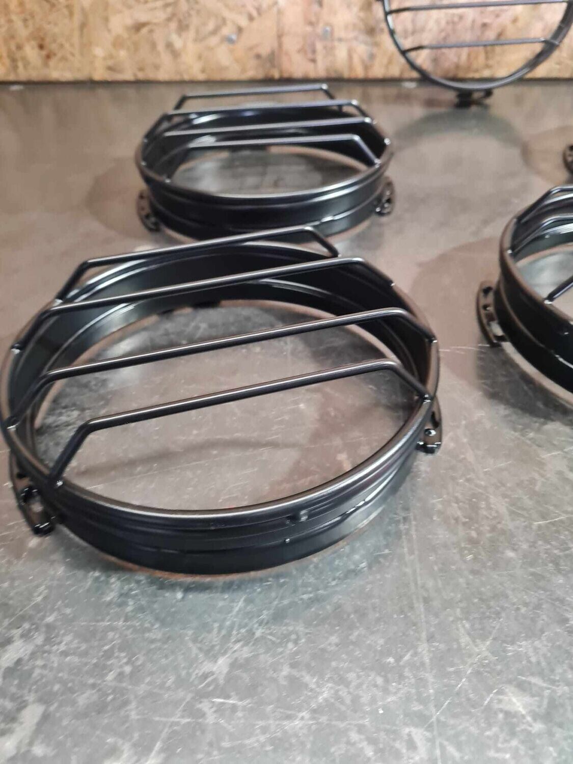 2x Gitter  für Scheinwerfer, inkl. Scheinwerferring  für LADA 4x4 / NIVA / TAIGA / PICKUP/ URBAN /2131/ Legend