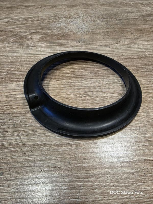 1x  Plasikring Fahrwerk unten, vorne