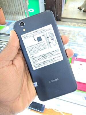 AQUOS EVER SH-02J (2GB / 32 GB)