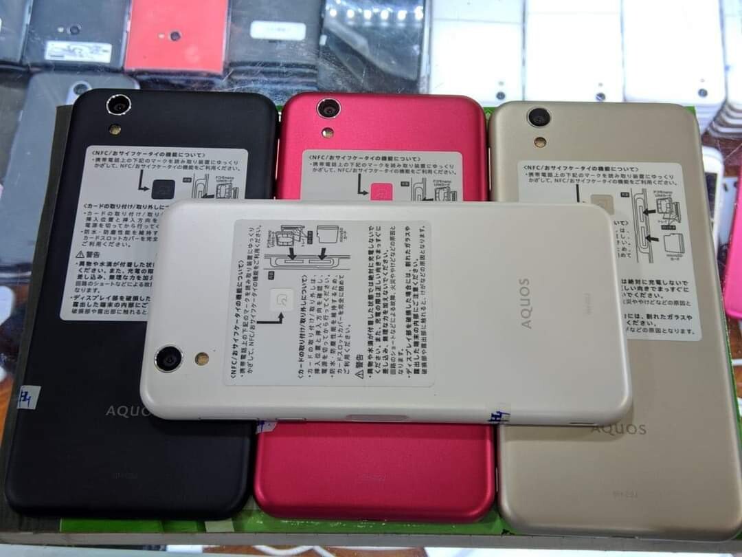 AQUOS EVER SH-02J (2GB / 32 GB)