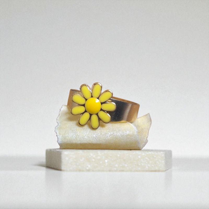 YELLOW MARGUERITE Ring