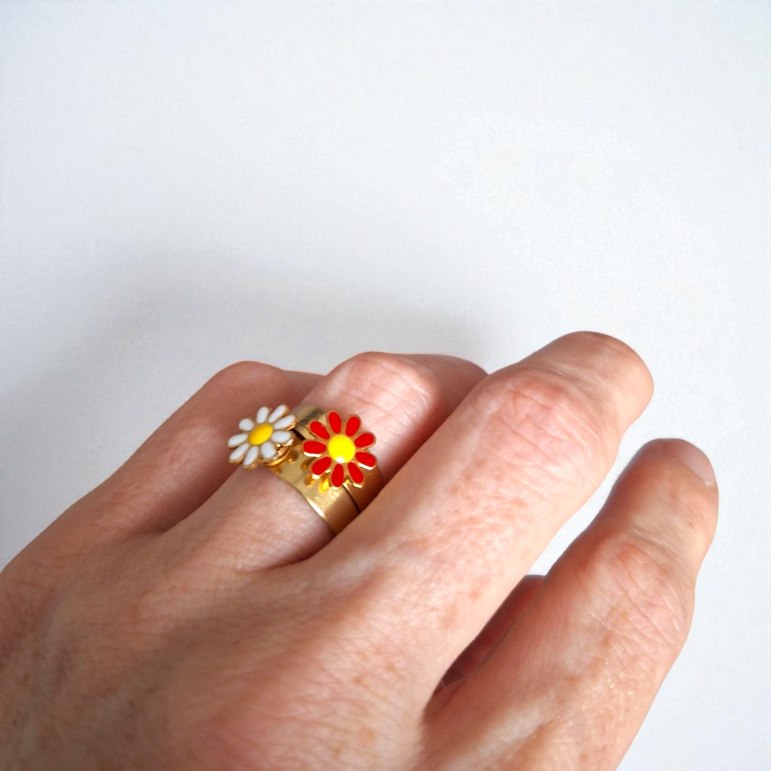 RED MARGUERITE Ring