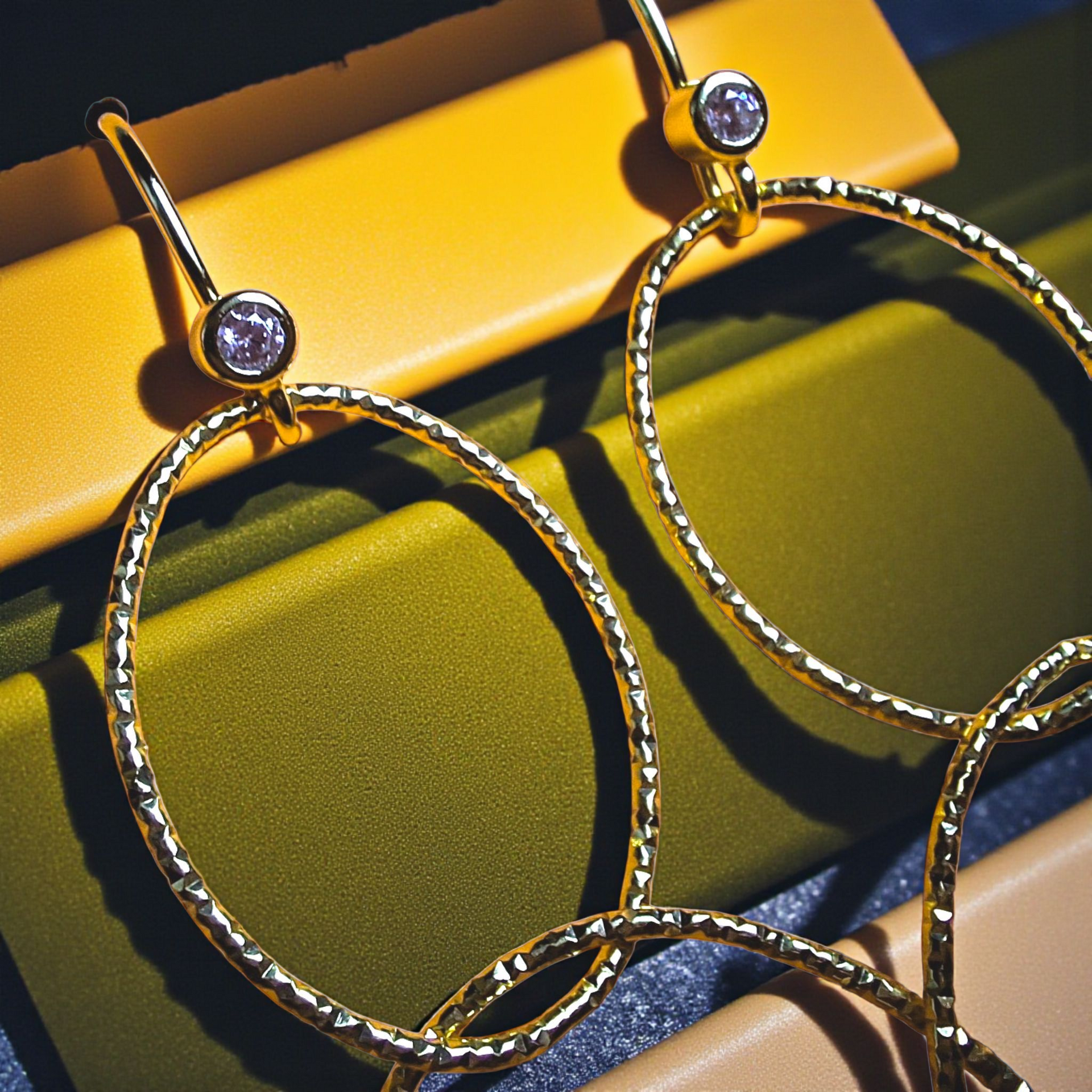 INFINITY Ohrringe aus 925 SILBER (vergoldet) mit Zirkonia