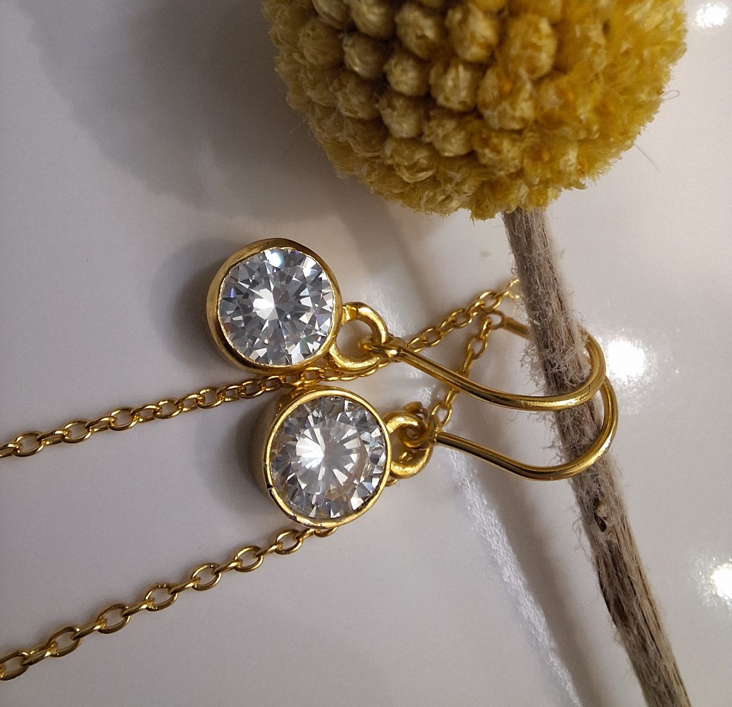 GLITTERY DROP Ohrringe aus 925 Silber vergoldet mit Zirkonia