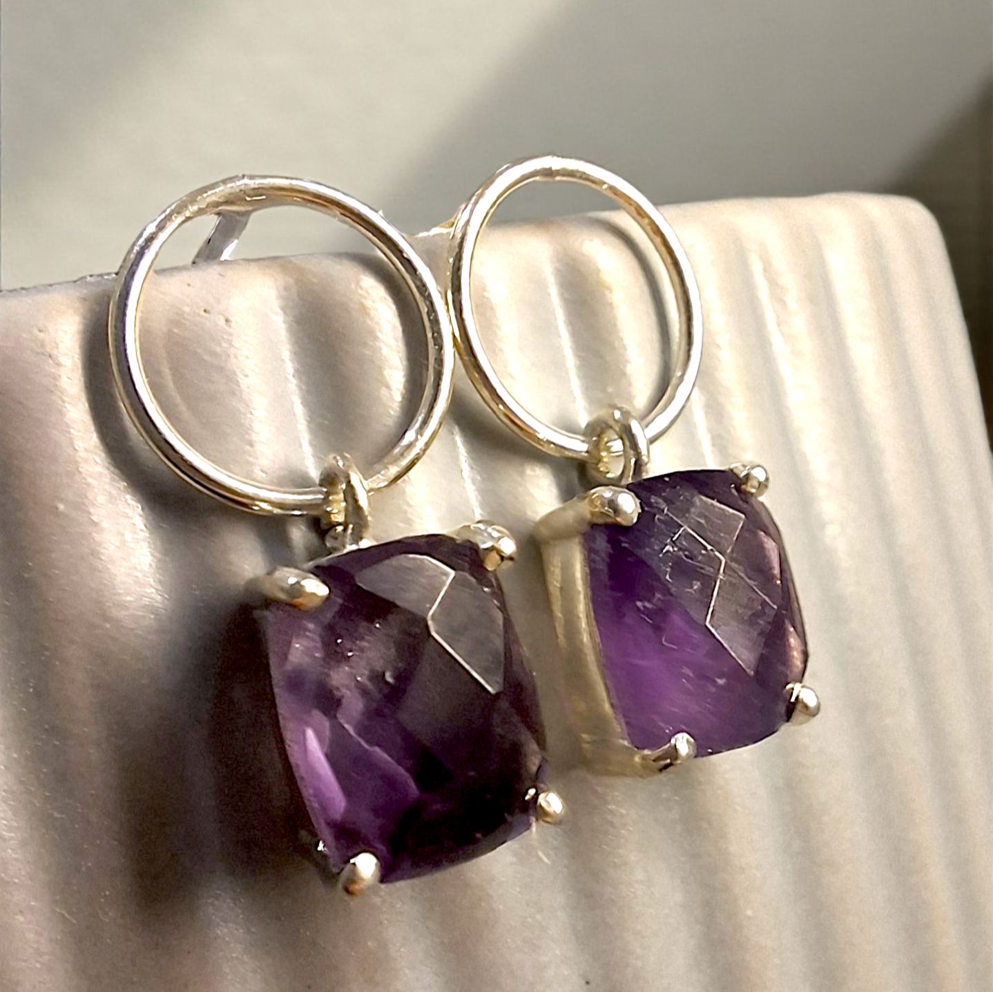 HAPPY DANCE Ohrringe aus 925 Silber mit Amethyst