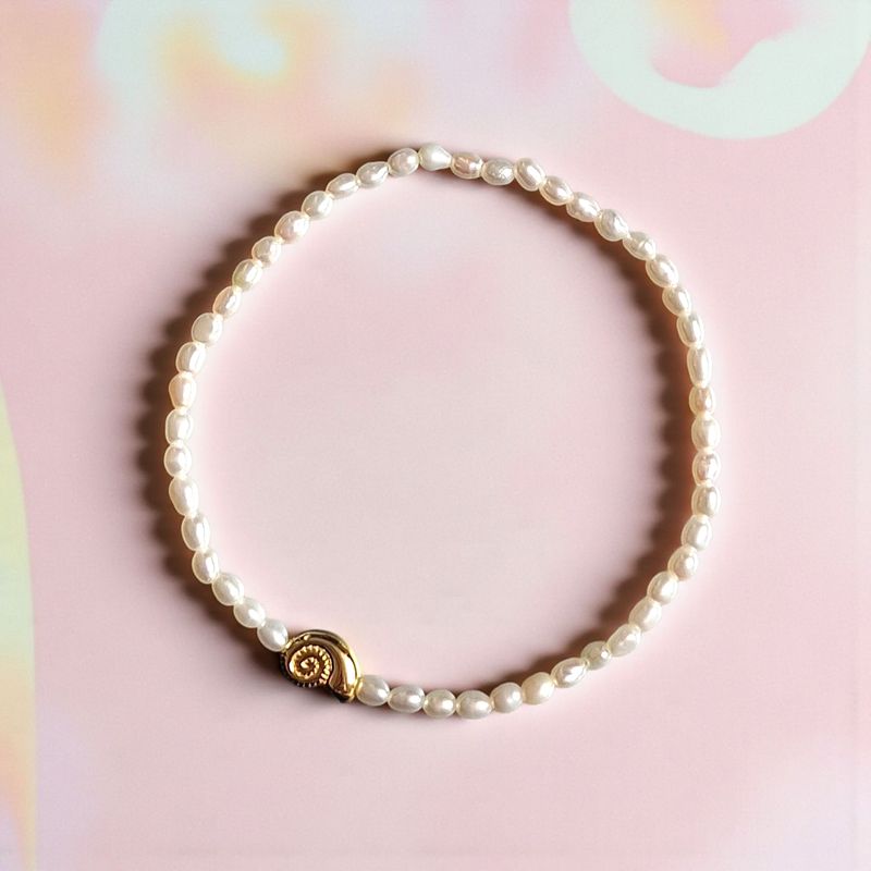 AMMONITE Armband aus Süßwasserperlen und 925 Silber (vergoldet)