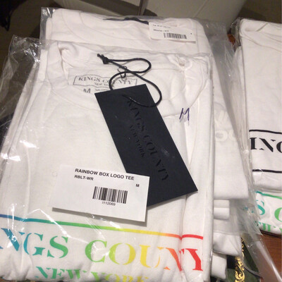 Kings County T-shirt Rainbow on White -  M
