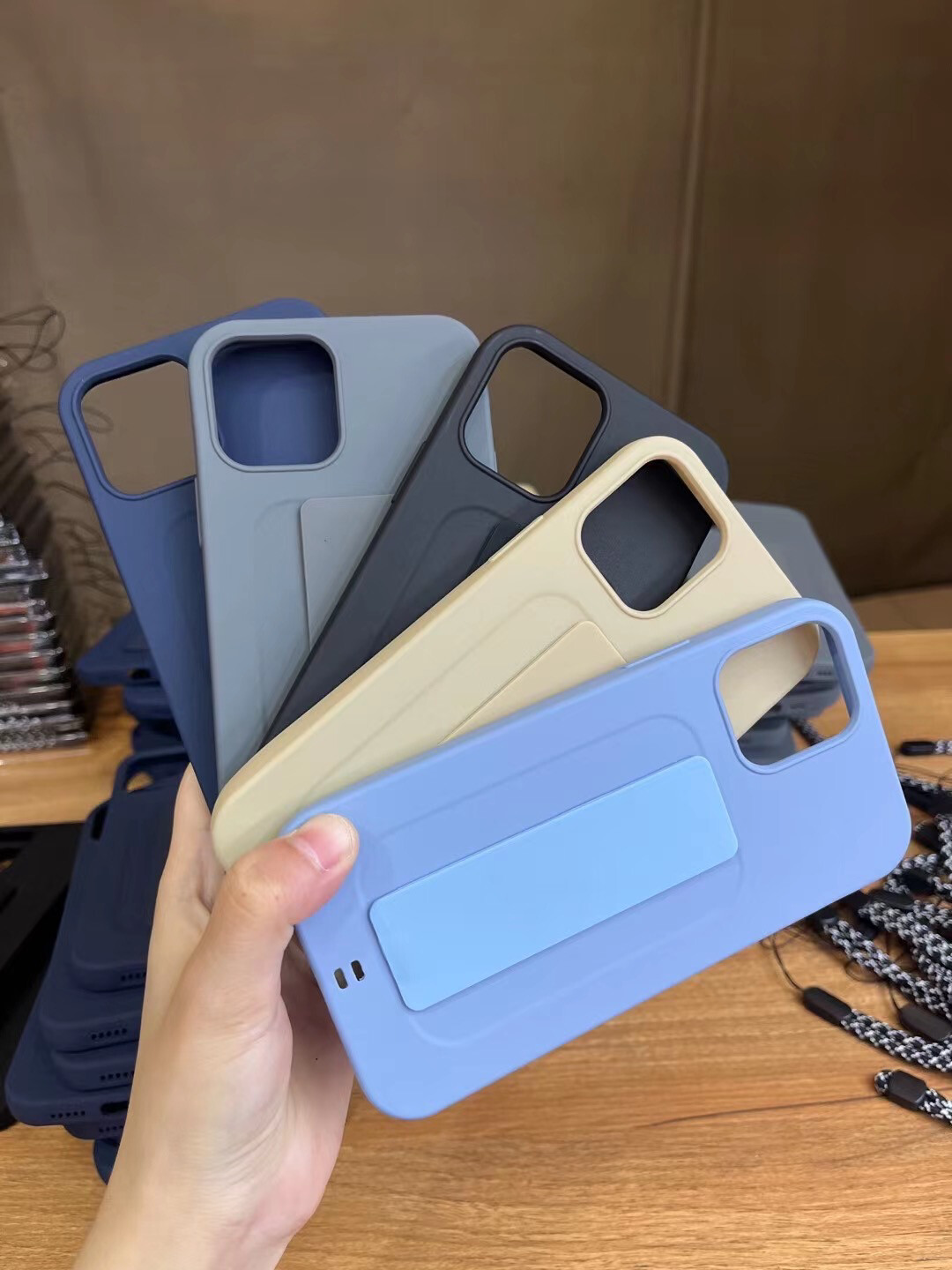 unique case with grip and hanger, Iphone type: 13 pro, case color: dark blue