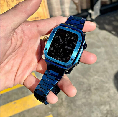 A luxurious stainless steel Apple watch strap that changes the look of the watch, full protection, strap with a case color blue