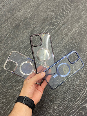 A transparent case with a color frame with the possibility of charging magsafe