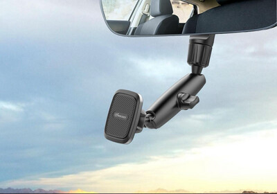 Rocket car stand mounted on mirrors, easy-to-use magnet, flexible, moves with you according to direction, strong stability