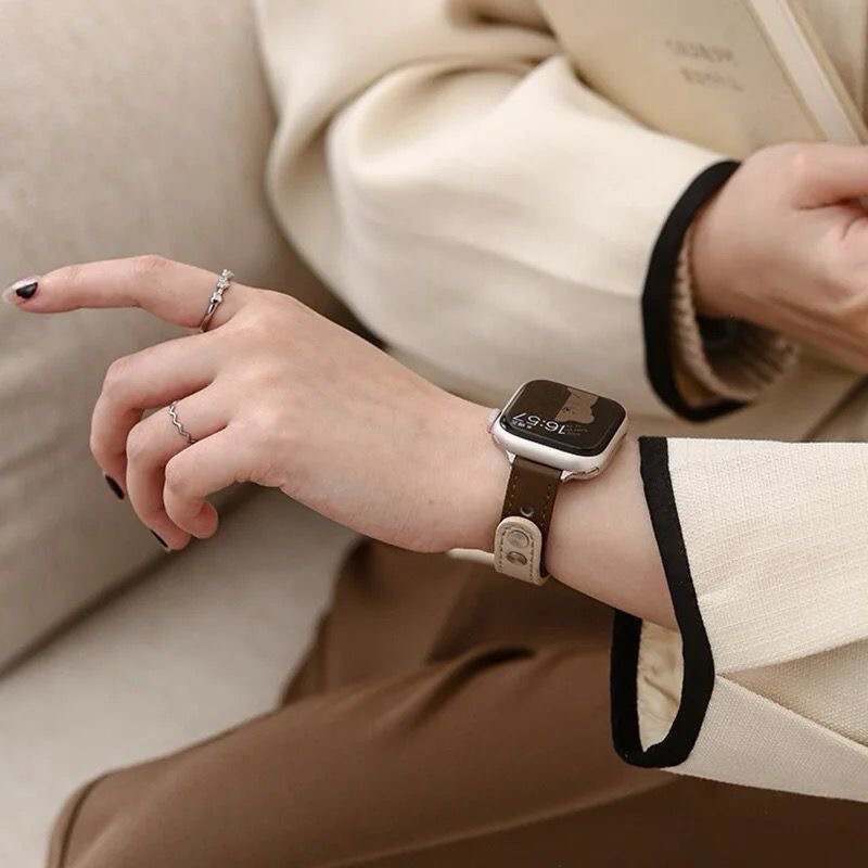 The Apple Watch strap is made of slim, elegant leather in distinctive colors, available for all Apple watch sizes
