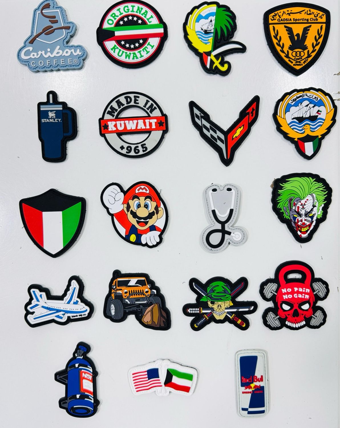 Badges that stick to the trend bag, distinctive shapes