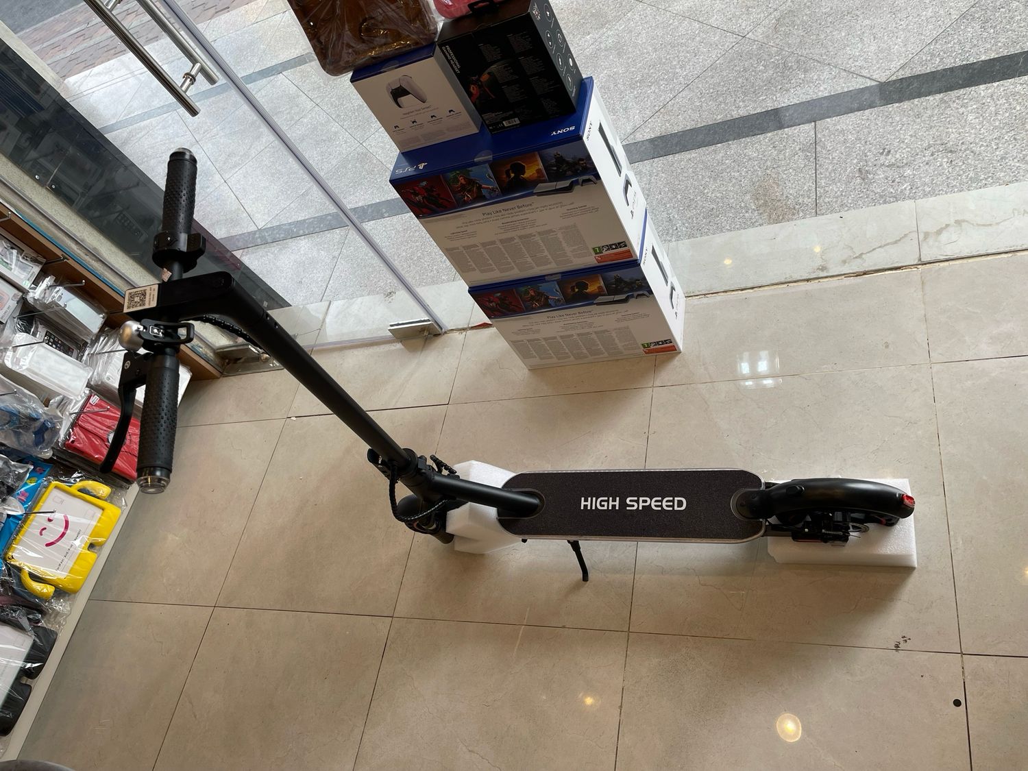 Electric scooter, charging, luxury, 3 speeds, up to 70 km/h, front assists, disc brake light, spotlight - bottom light - right and left signal, 36-volt application, rubber tires