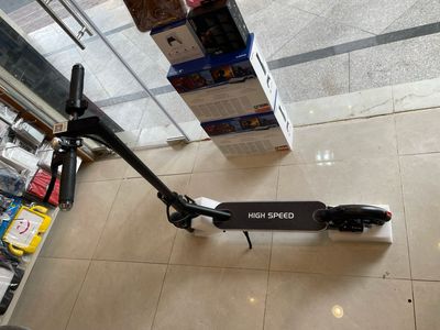 Electric scooter, charging, luxury, 3 speeds, up to 70 km/h, front assists, disc brake light, spotlight - bottom light - right and left signal, 36-volt application, rubber tires