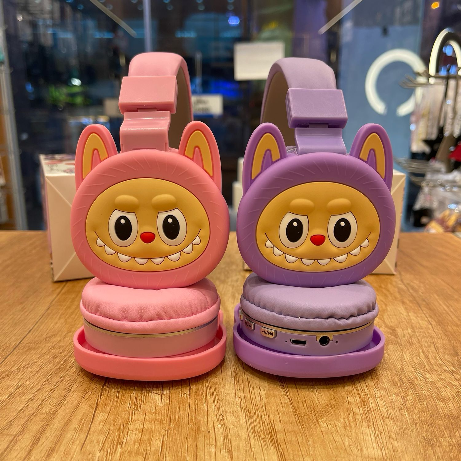 Labubu wireless headphones, clear sound quality, microphone, charging, control buttons, strong quality