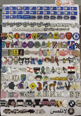 شعار لوقو معدني لزق قوي تحطه على تلفون او اي مكان  حسب اختيارك اشكال متنوعه 