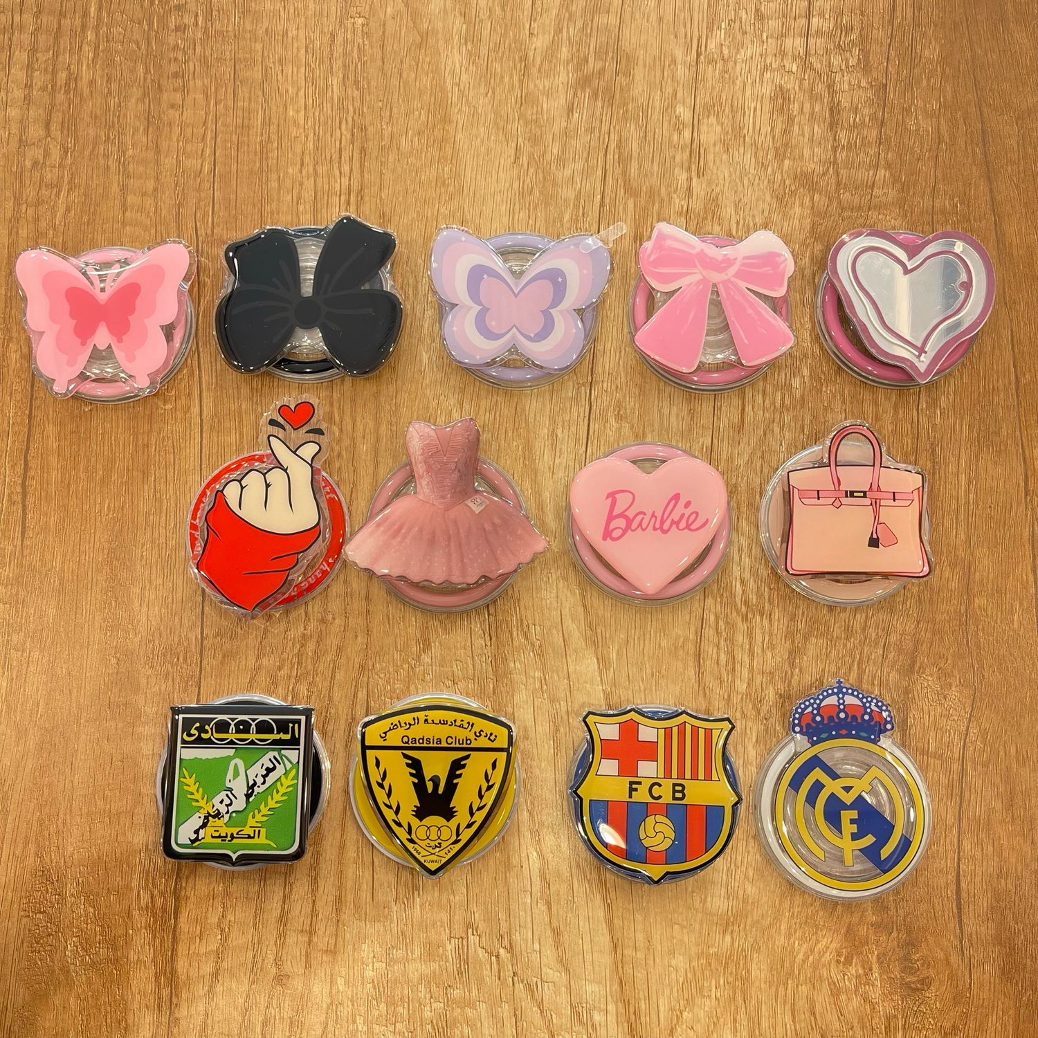 Pop MagSaif magnetic grip, distinctive embossed designs, trendy