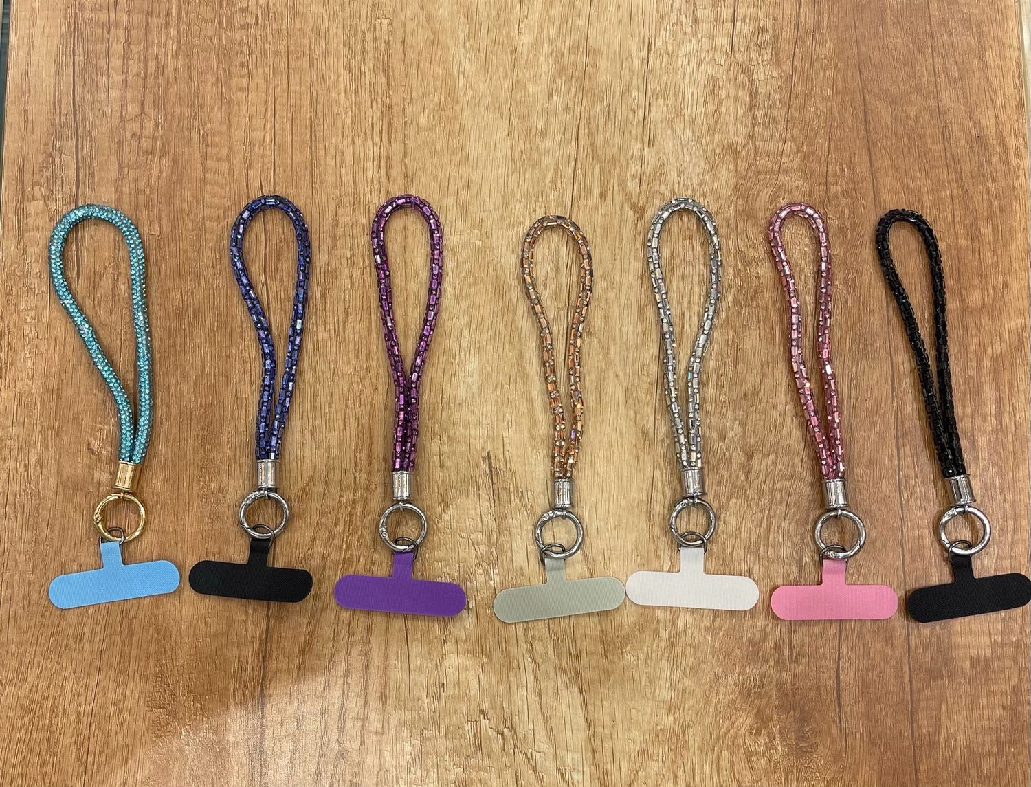 Crystal hanging thread for the hand