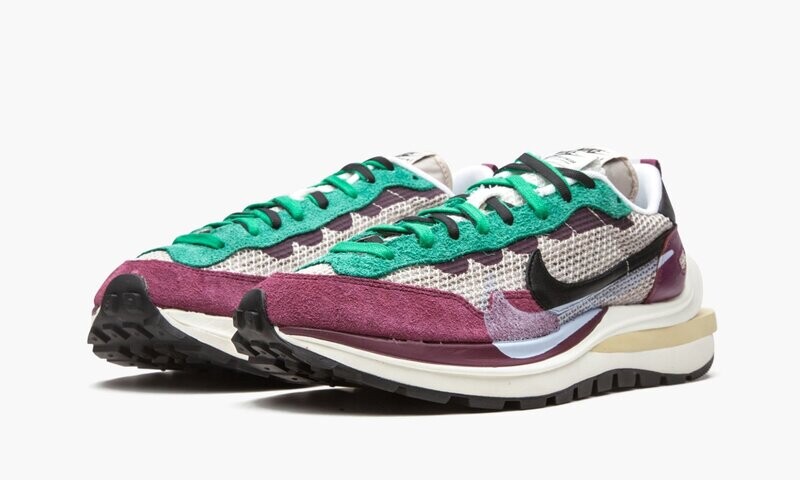 NIKE  VAPORWAFFLE "Sacai - Villain Red / Neptune Green"